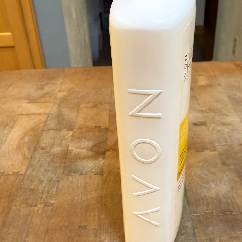 Avon Moisture Therapy Ultra Hydration Body Lotion 16.9 White Yellow Bottle NEW